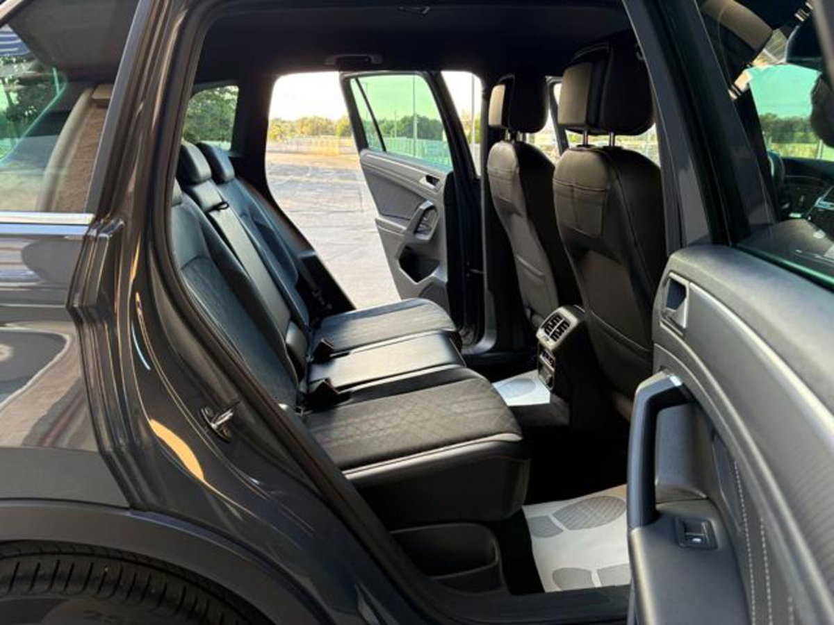 Volkswagen Tiguan 2.0 TDI 150 CV SCR DSG 4MOTION R-Line (11)