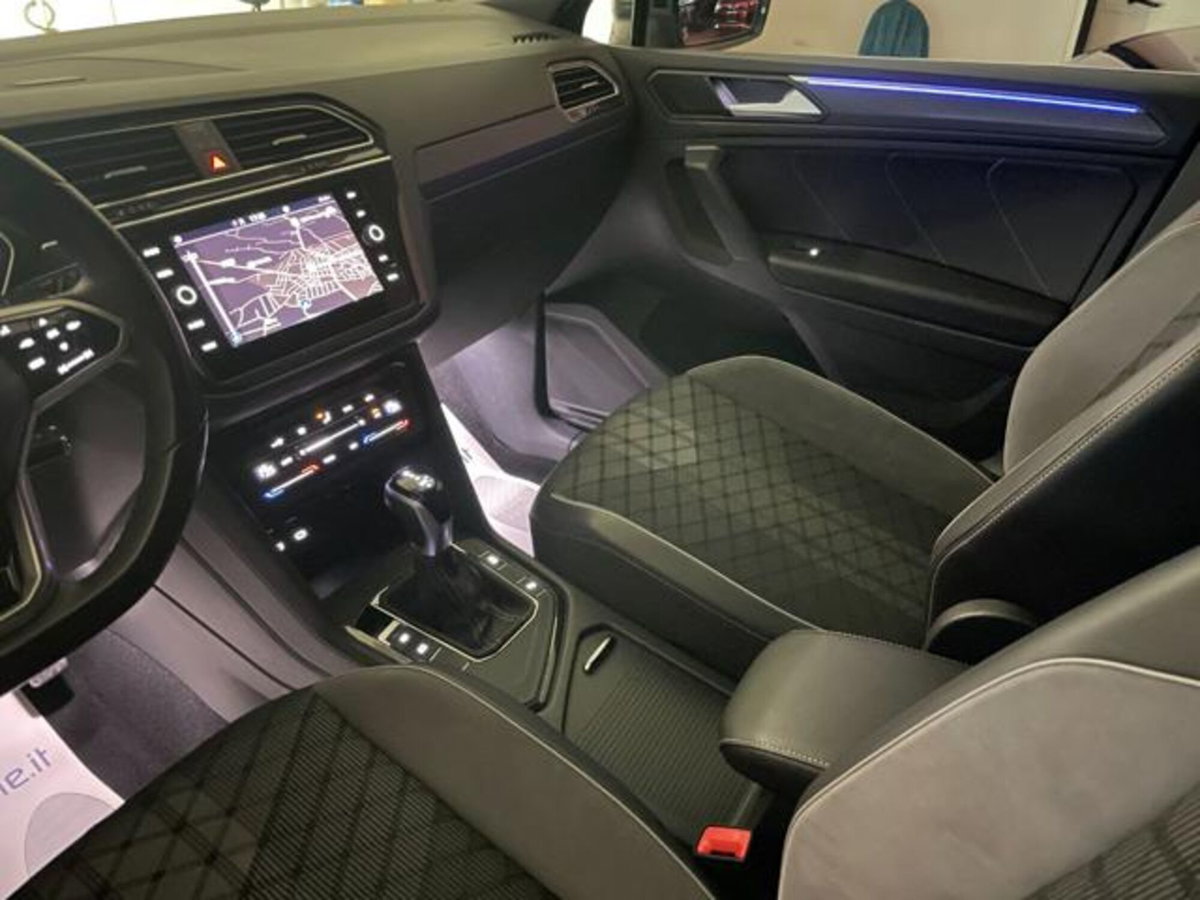 Volkswagen Tiguan 2.0 TDI 150 CV SCR DSG 4MOTION R-Line (17)