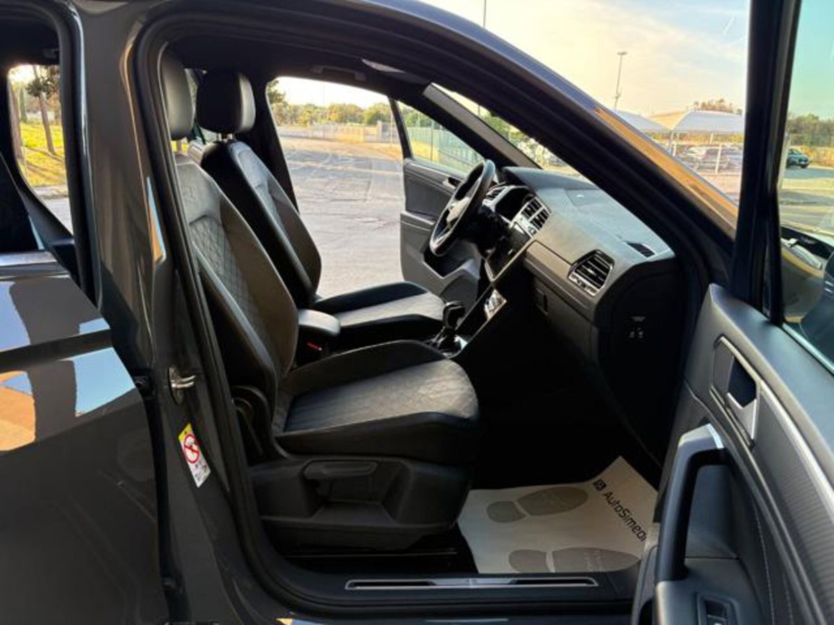 Volkswagen Tiguan 2.0 TDI 150 CV SCR DSG 4MOTION R-Line (9)