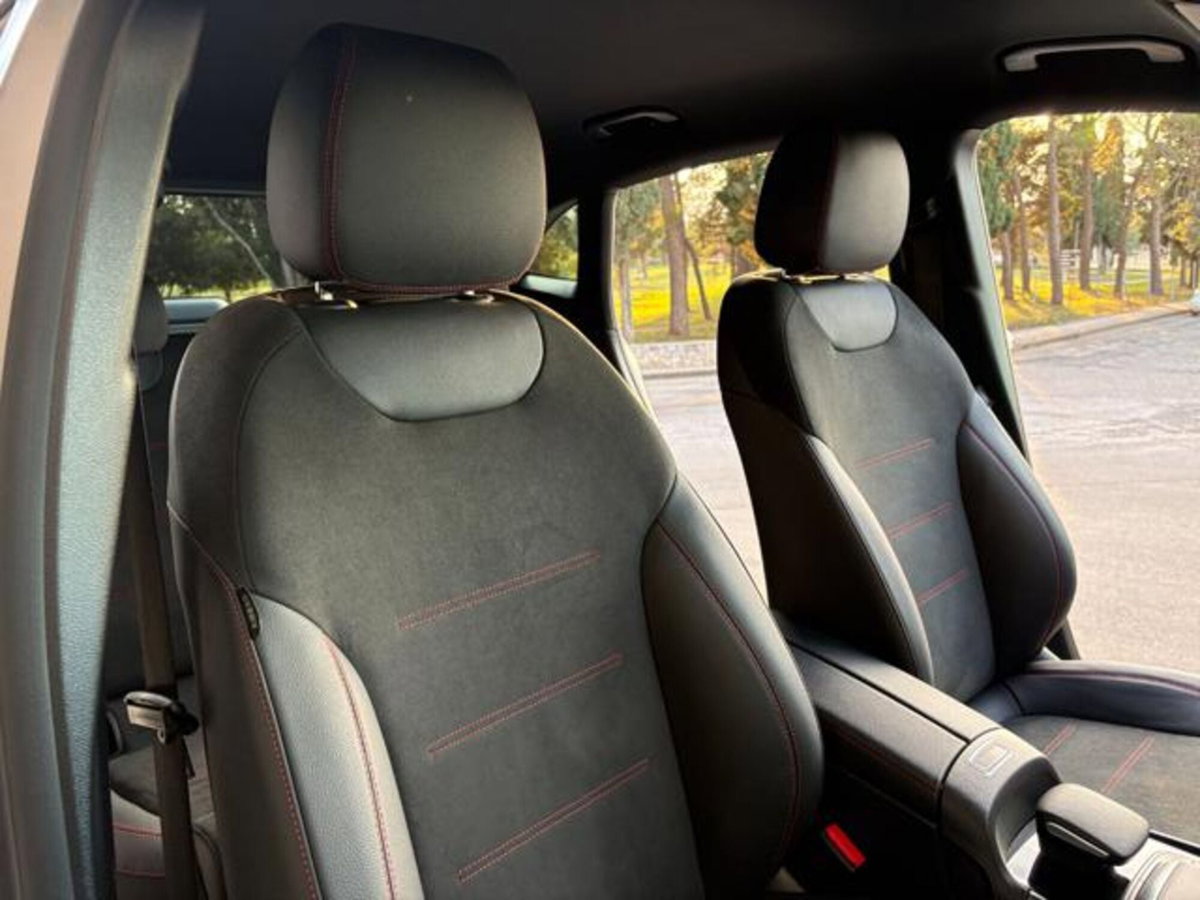 Mercedes-Benz GLA SUV 200 d Automatic 4Matic Premium (9)