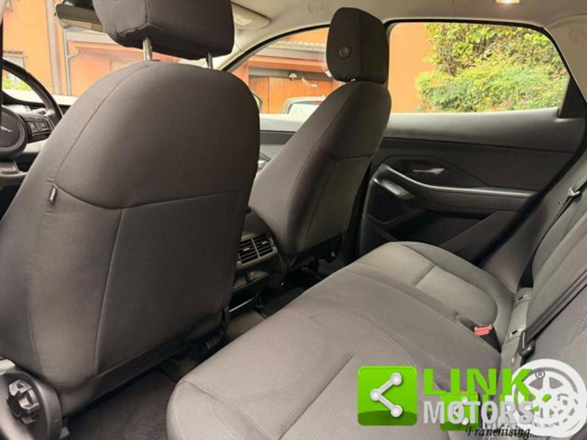 Jaguar E-Pace 2.0D 150 CV R-Dynamic (14)