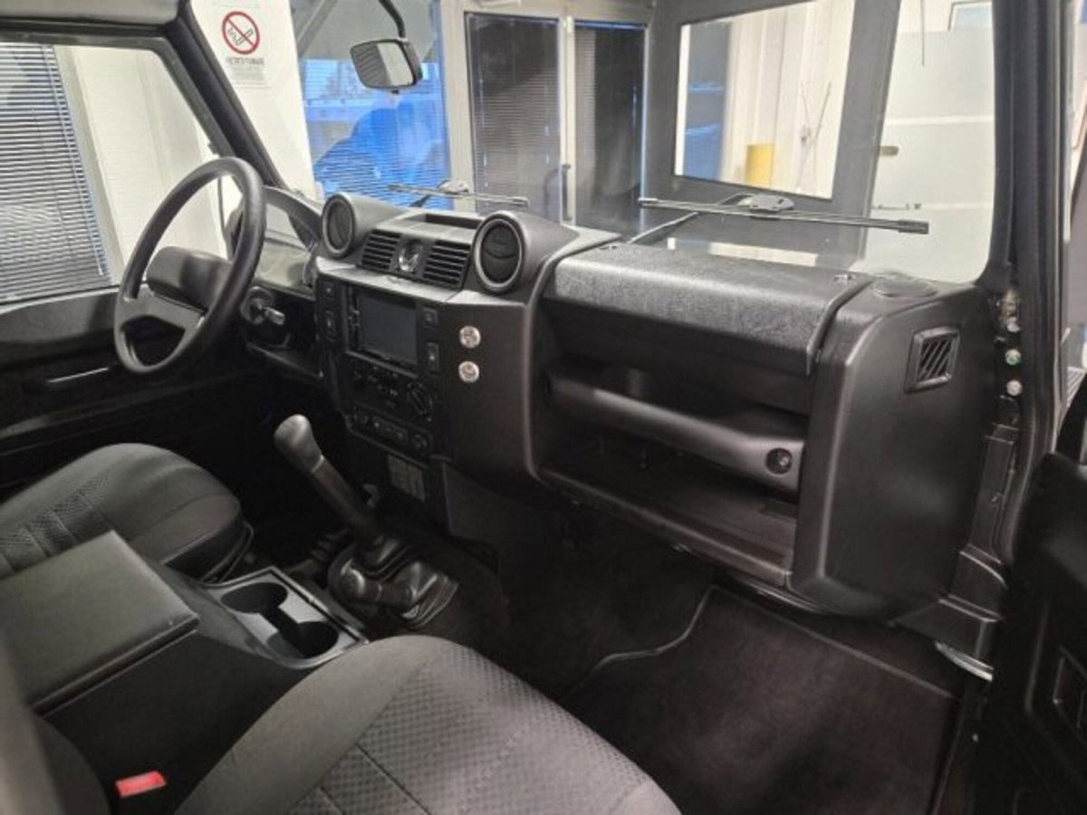 Land Rover Defender 110 2.4 TD4 Station Wagon E (10)