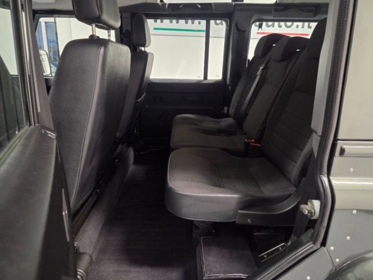 Land Rover Defender 110 2.4 TD4 Station Wagon E (11)