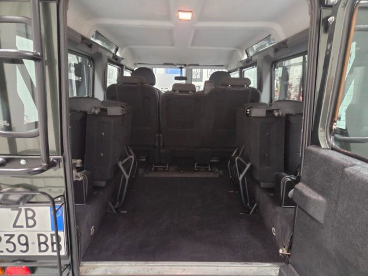 Land Rover Defender 110 2.4 TD4 Station Wagon E (12)