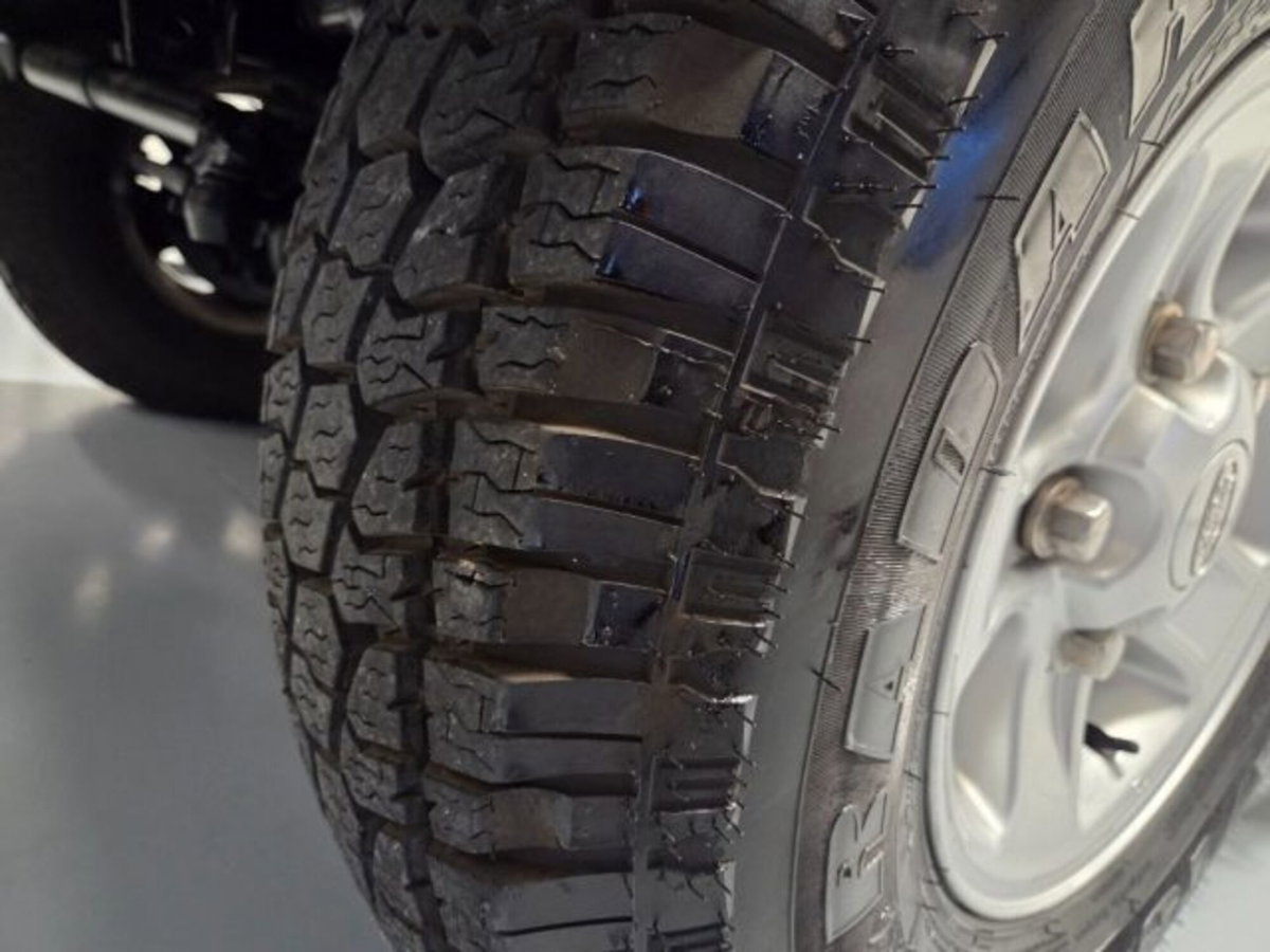 Land Rover Defender 110 2.4 TD4 Station Wagon E (13)