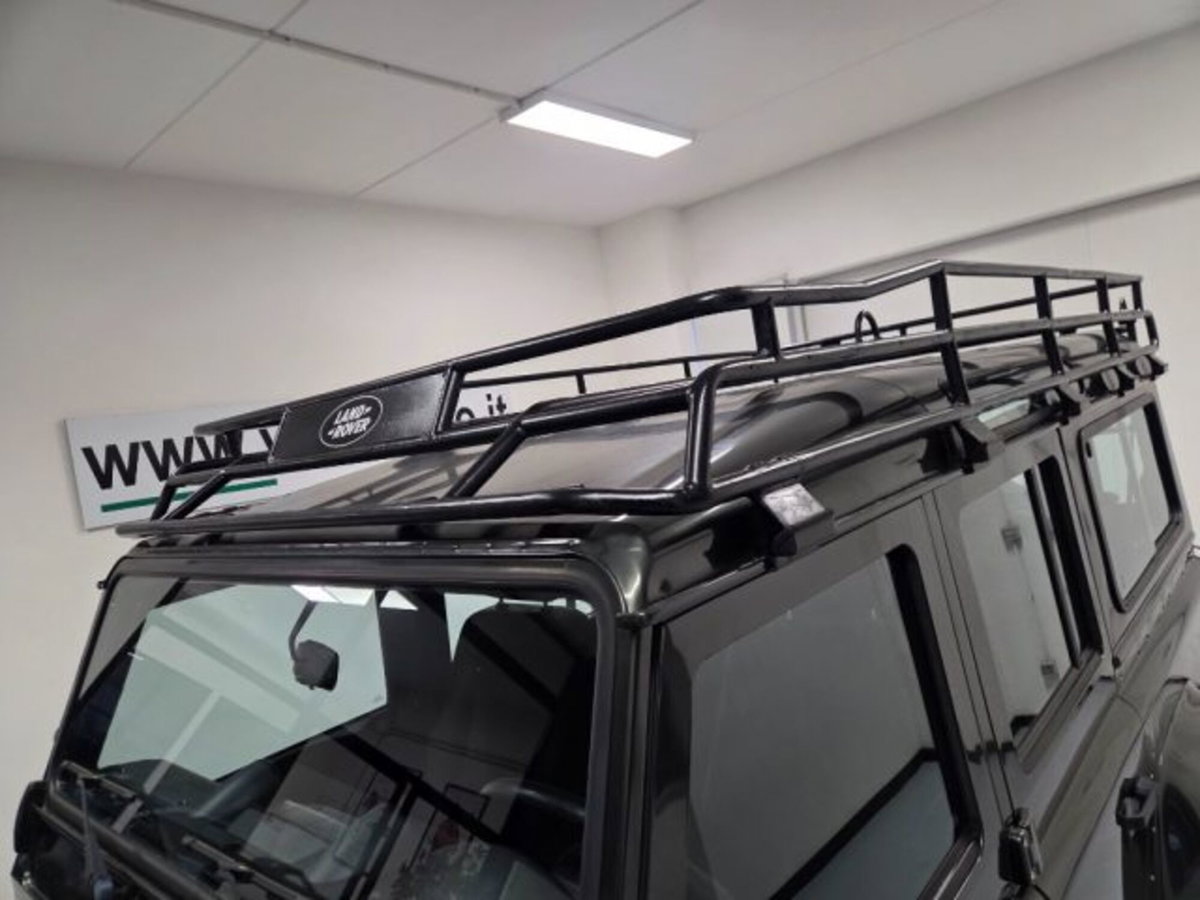Land Rover Defender 110 2.4 TD4 Station Wagon E (17)