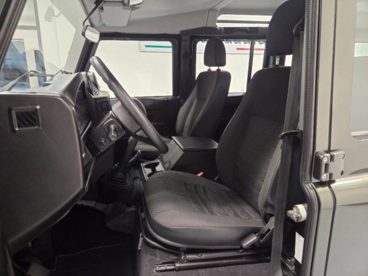 Land Rover Defender 110 2.4 TD4 Station Wagon E (8)
