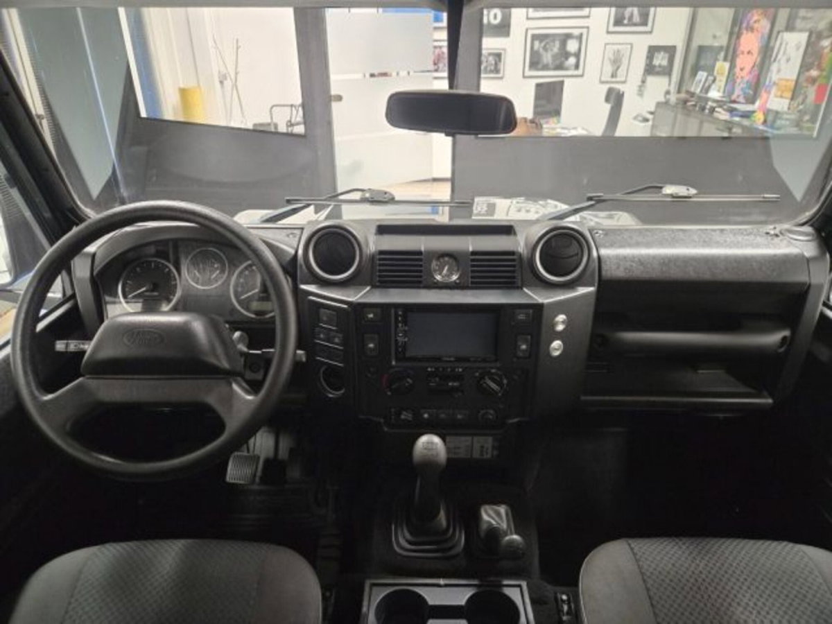 Land Rover Defender 110 2.4 TD4 Station Wagon E (9)