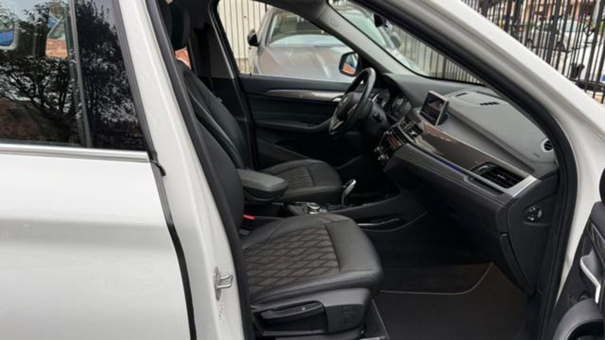 BMW X1 sDrive 18d xLine (18)