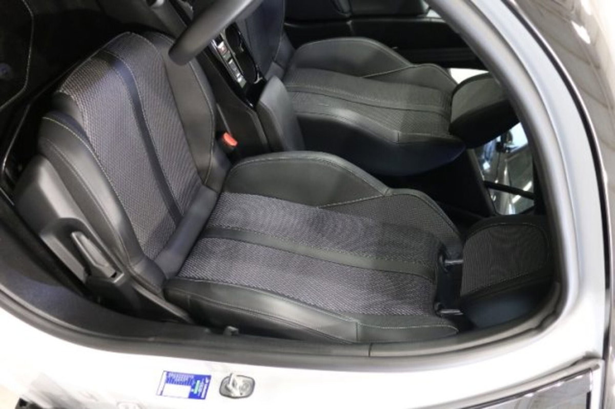 Peugeot 2008 PureTech 130 S&S GT (10)
