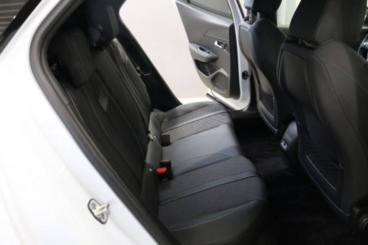 Peugeot 2008 PureTech 130 S&S GT (18)