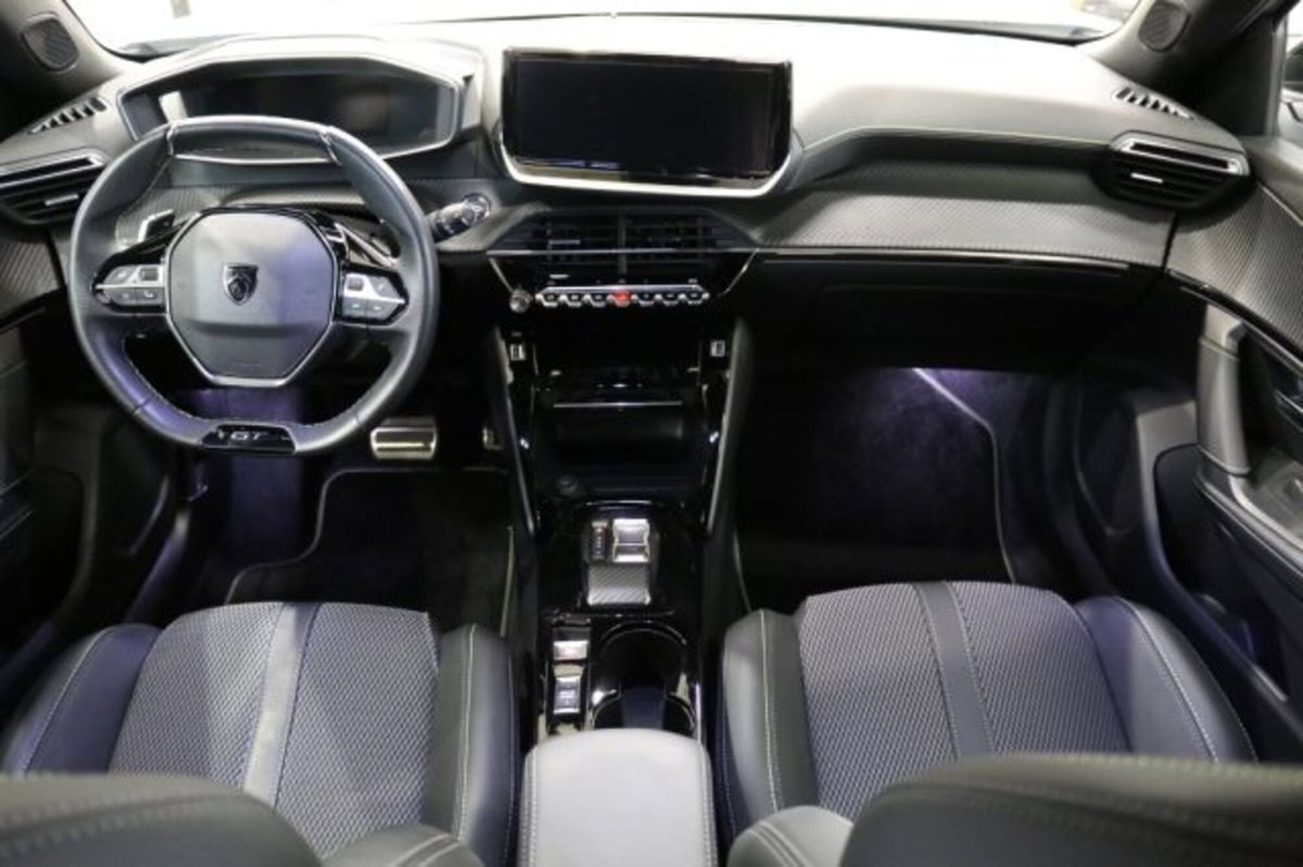 Peugeot 2008 PureTech 130 S&S GT (9)