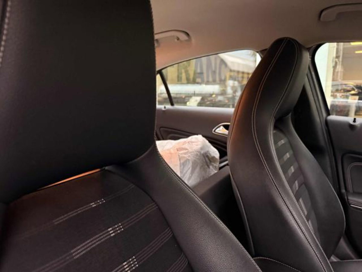 Mercedes-Benz Classe A 180 d Sport (9)
