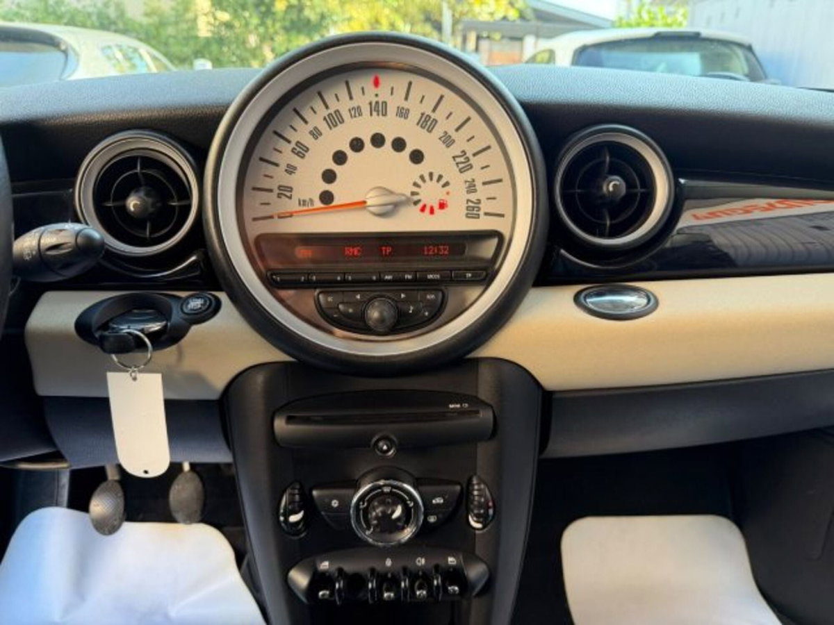 MINI Mini Clubman 1.6 16V Cooper Clubman (10)
