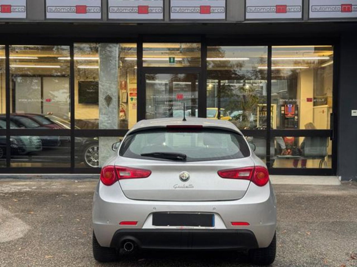 Alfa Romeo Giulietta 1.6 JTDm-2 Distinctive (5)