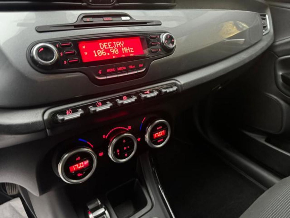 Alfa Romeo Giulietta 1.6 JTDm-2 Distinctive (8)