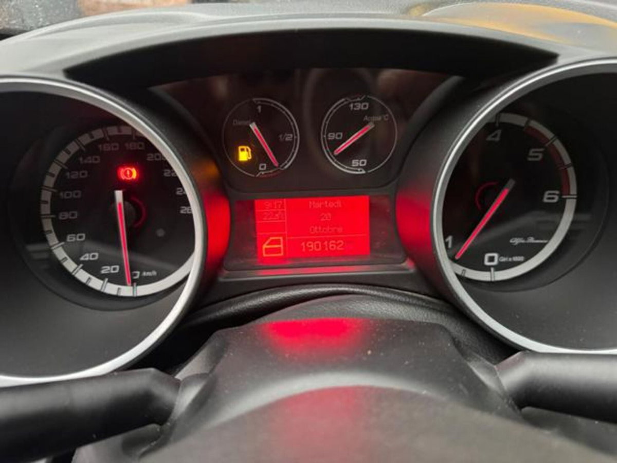 Alfa Romeo Giulietta 1.6 JTDm-2 Distinctive (9)