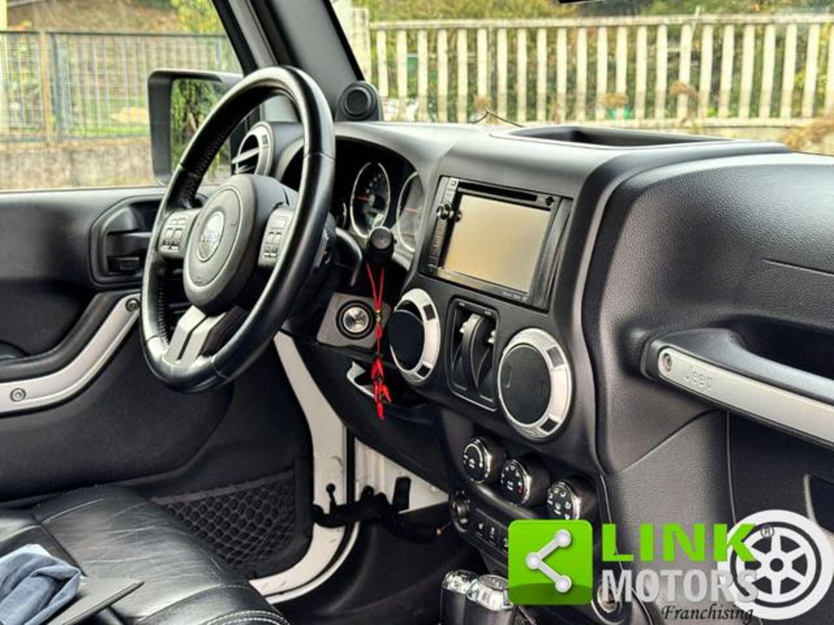 Jeep Wrangler 2.8 CRD DPF Sahara Auto (10)