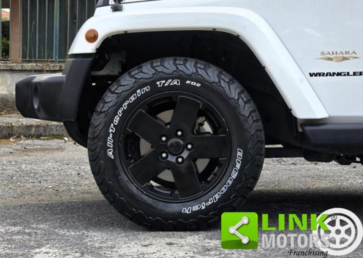 Jeep Wrangler 2.8 CRD DPF Sahara Auto (16)