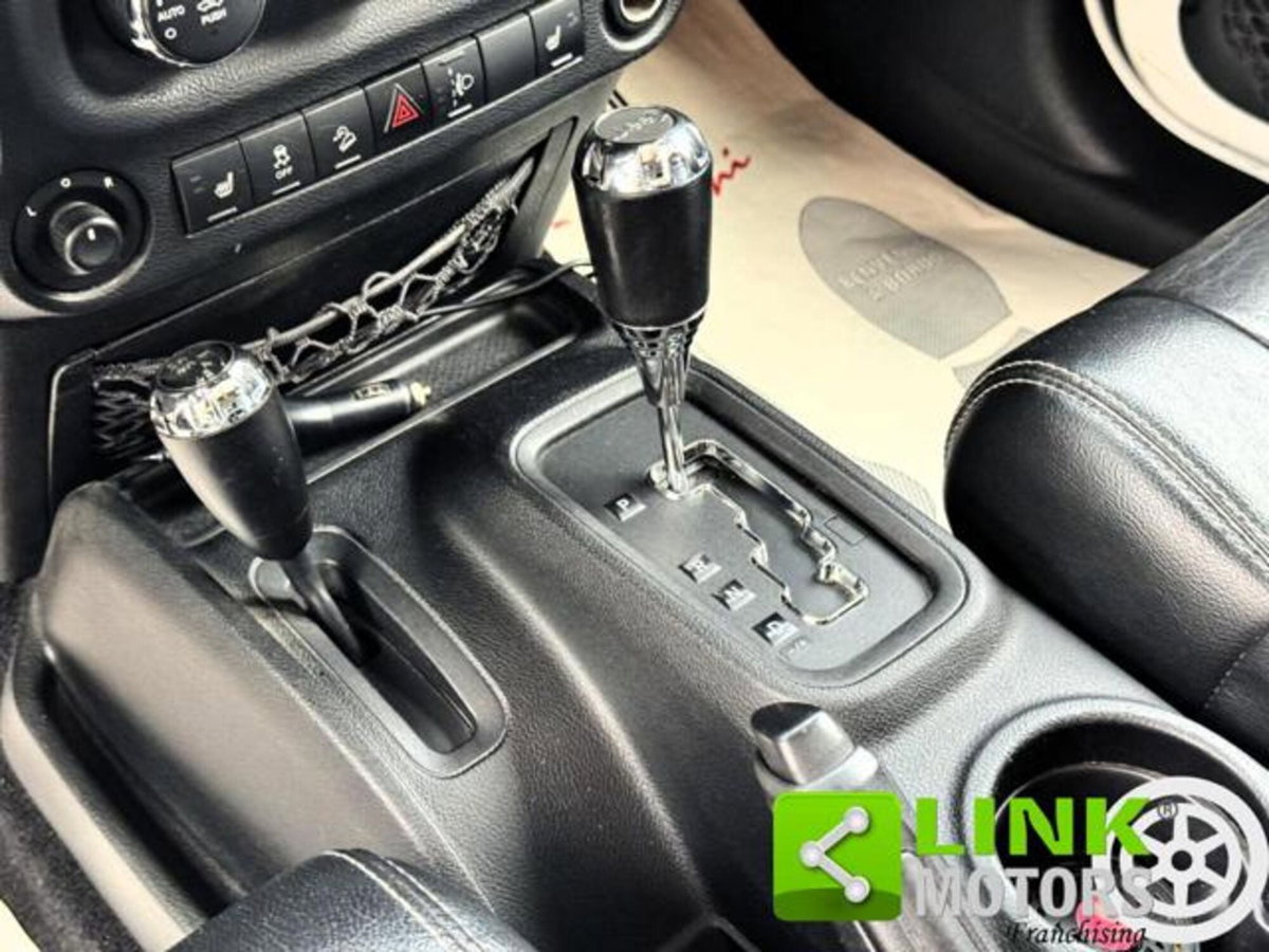 Jeep Wrangler 2.8 CRD DPF Sahara Auto (18)