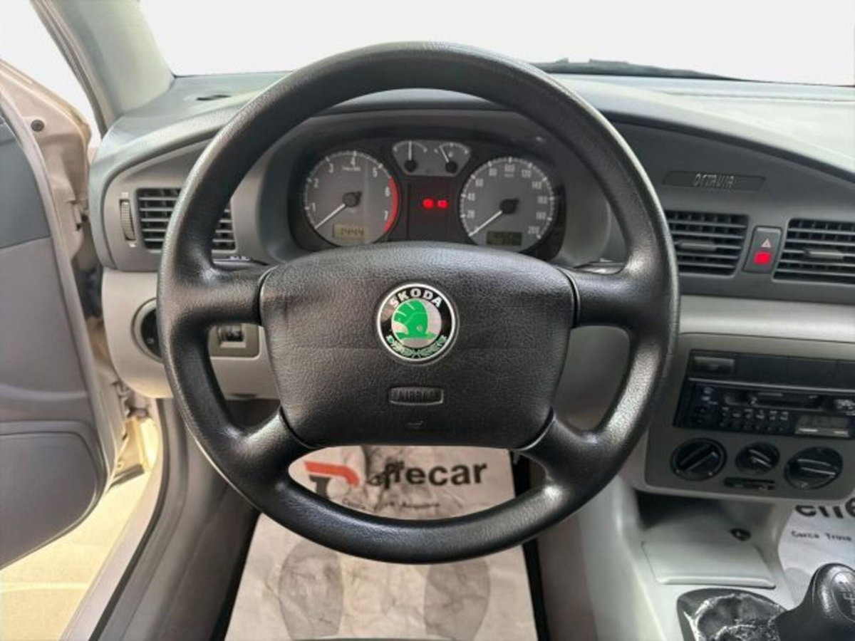 Skoda Octavia 1.6/75 CV cat GLX (8)