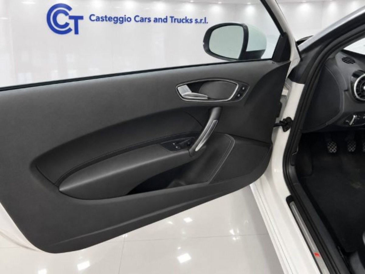 Audi A1 1.6 TDI 105 CV Ambition (12)