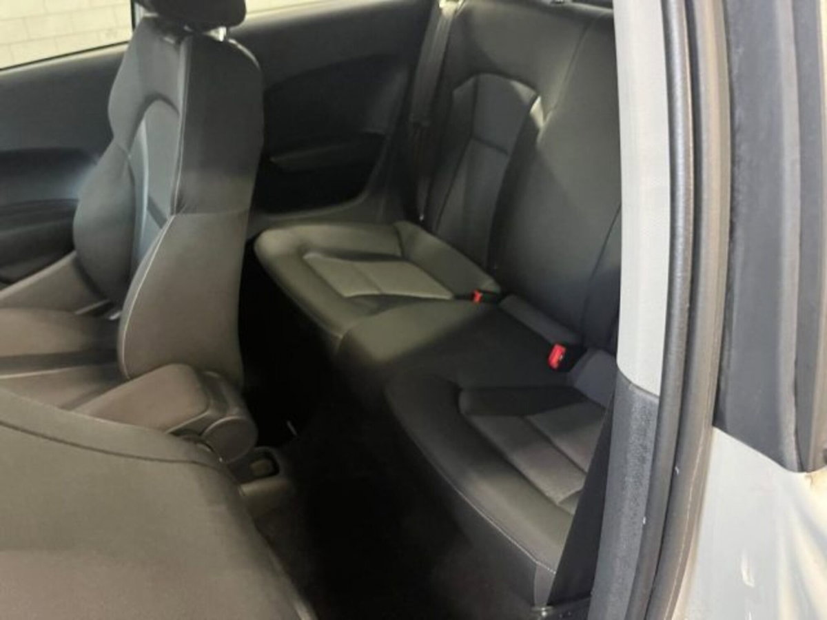 Audi A1 1.6 TDI 105 CV Ambition (14)