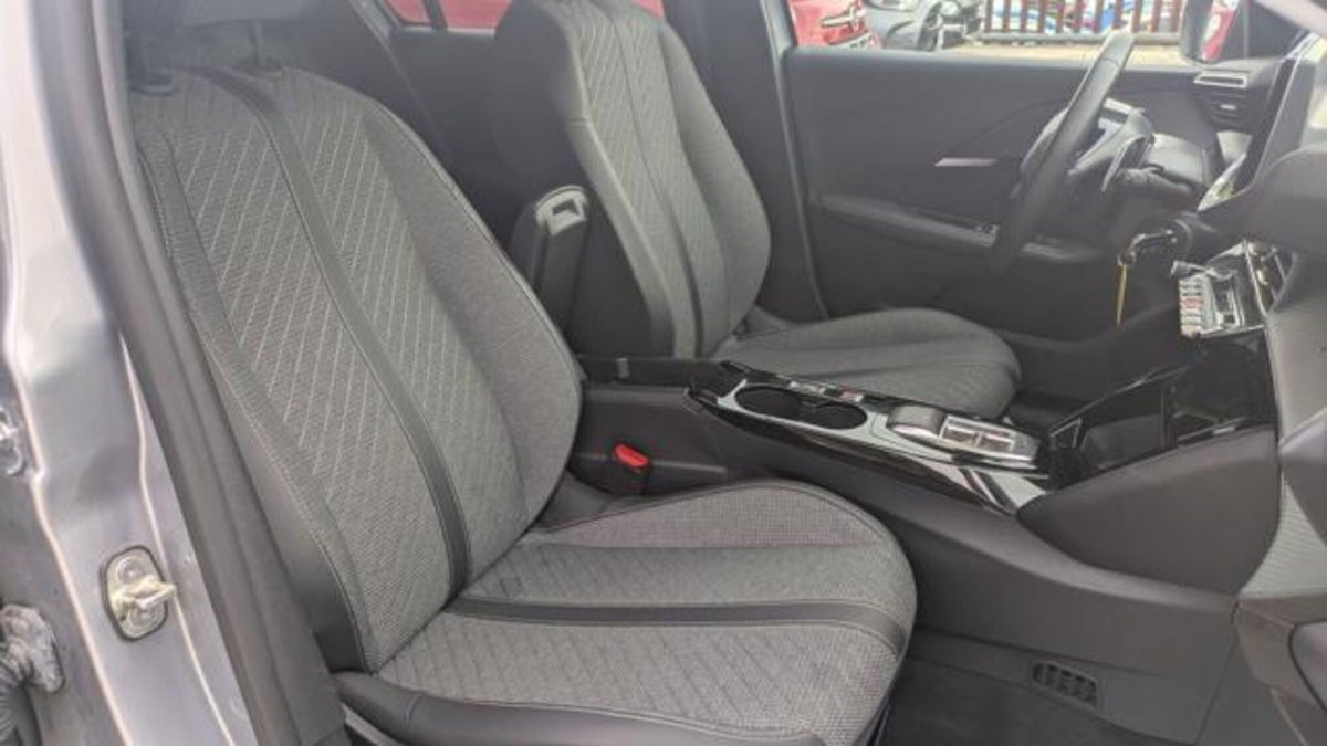 Peugeot 208 50 kWh Allure (12)