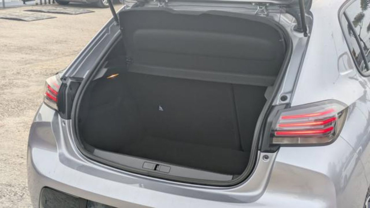 Peugeot 208 50 kWh Allure (18)