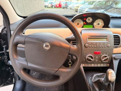Lancia Ypsilon Oro 100 (11)