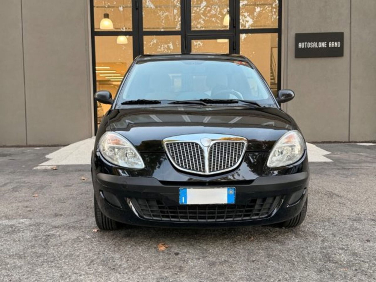 Lancia Ypsilon Oro 100 (2)