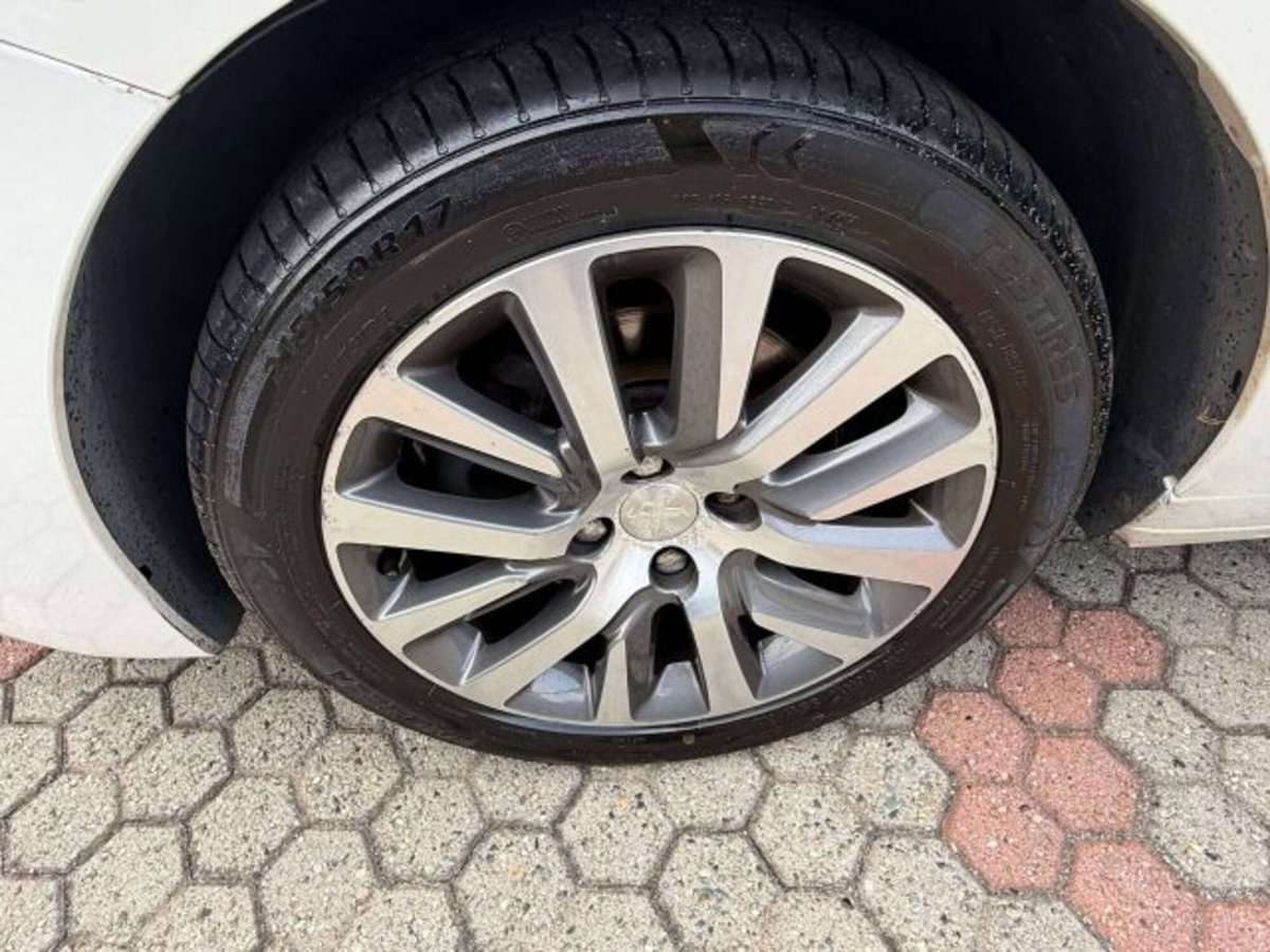 Peugeot 5008 2.0 HDi 163CV aut. Business (13)