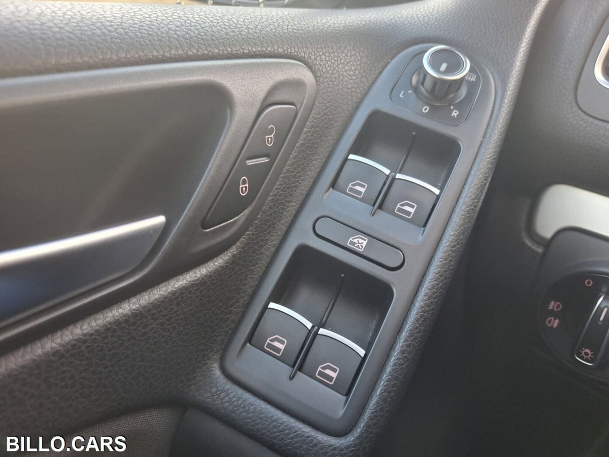 Volkswagen Golf 1.6 TDI DPF 5p. Highline (14)