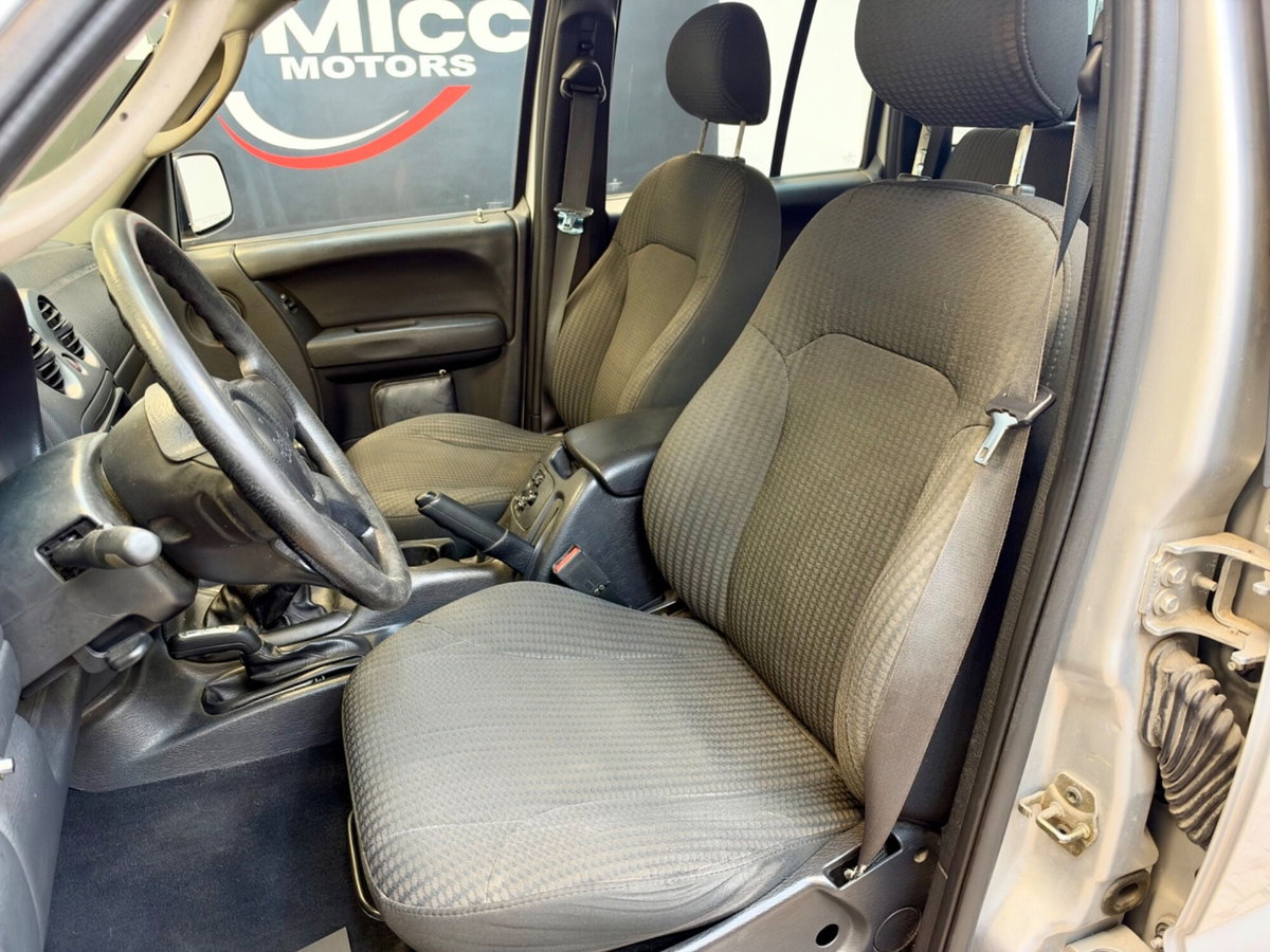 Jeep Cherokee 2.5 CRD Sport (10)