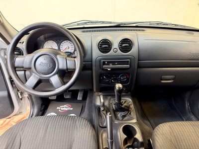 Jeep Cherokee 2.5 CRD Sport (12)