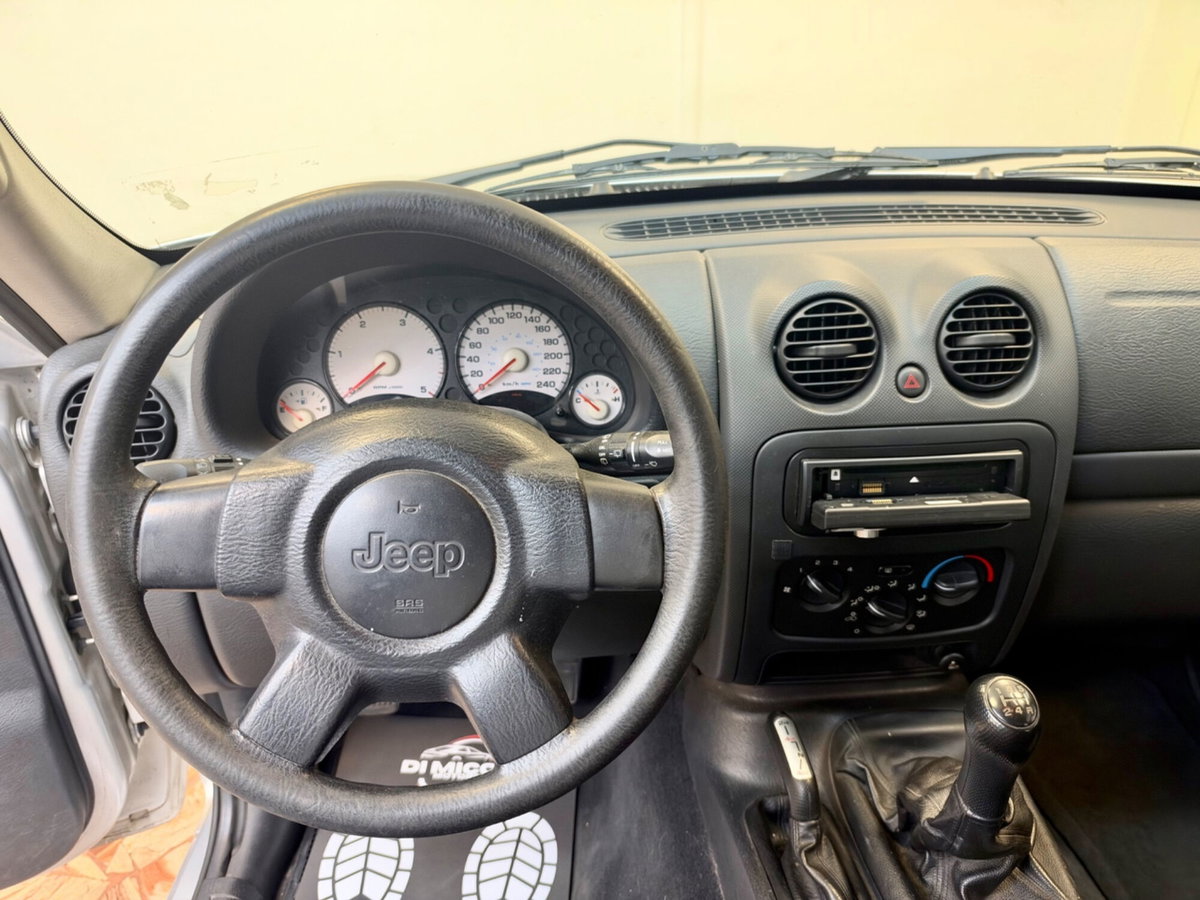 Jeep Cherokee 2.5 CRD Sport (13)