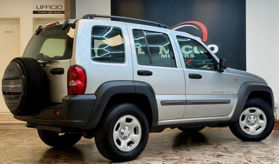Jeep Cherokee 2.5 CRD Sport (5)