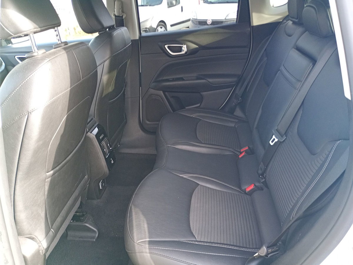 Jeep Compass 1.6 Multijet II 2WD Limited (16)