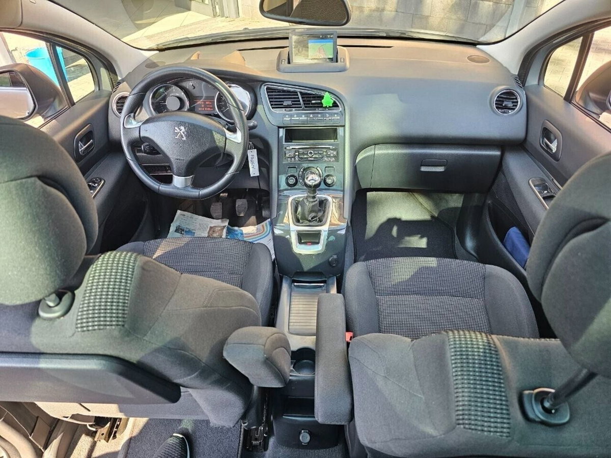 Peugeot 5008 BlueHDi 120 S&S Allure (14)