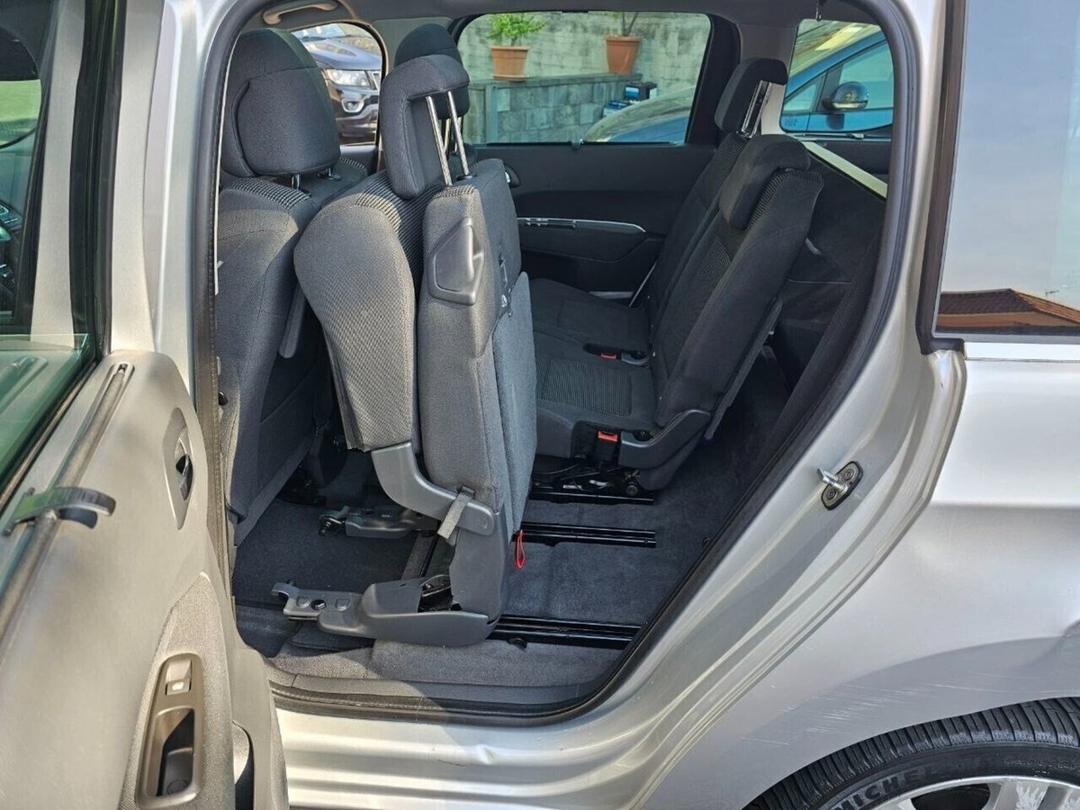 Peugeot 5008 BlueHDi 120 S&S Allure (17)