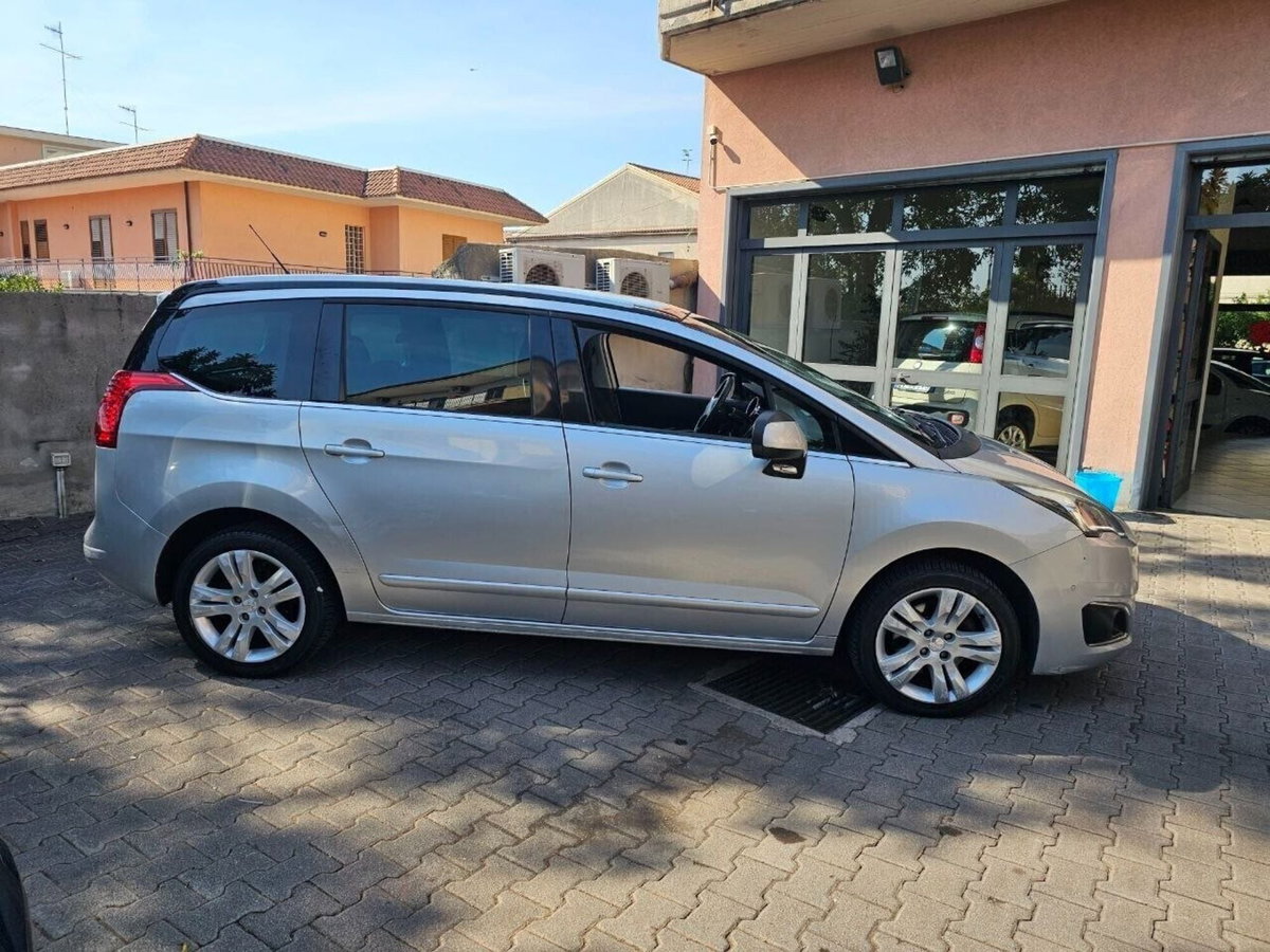 Peugeot 5008 BlueHDi 120 S&S Allure (2)