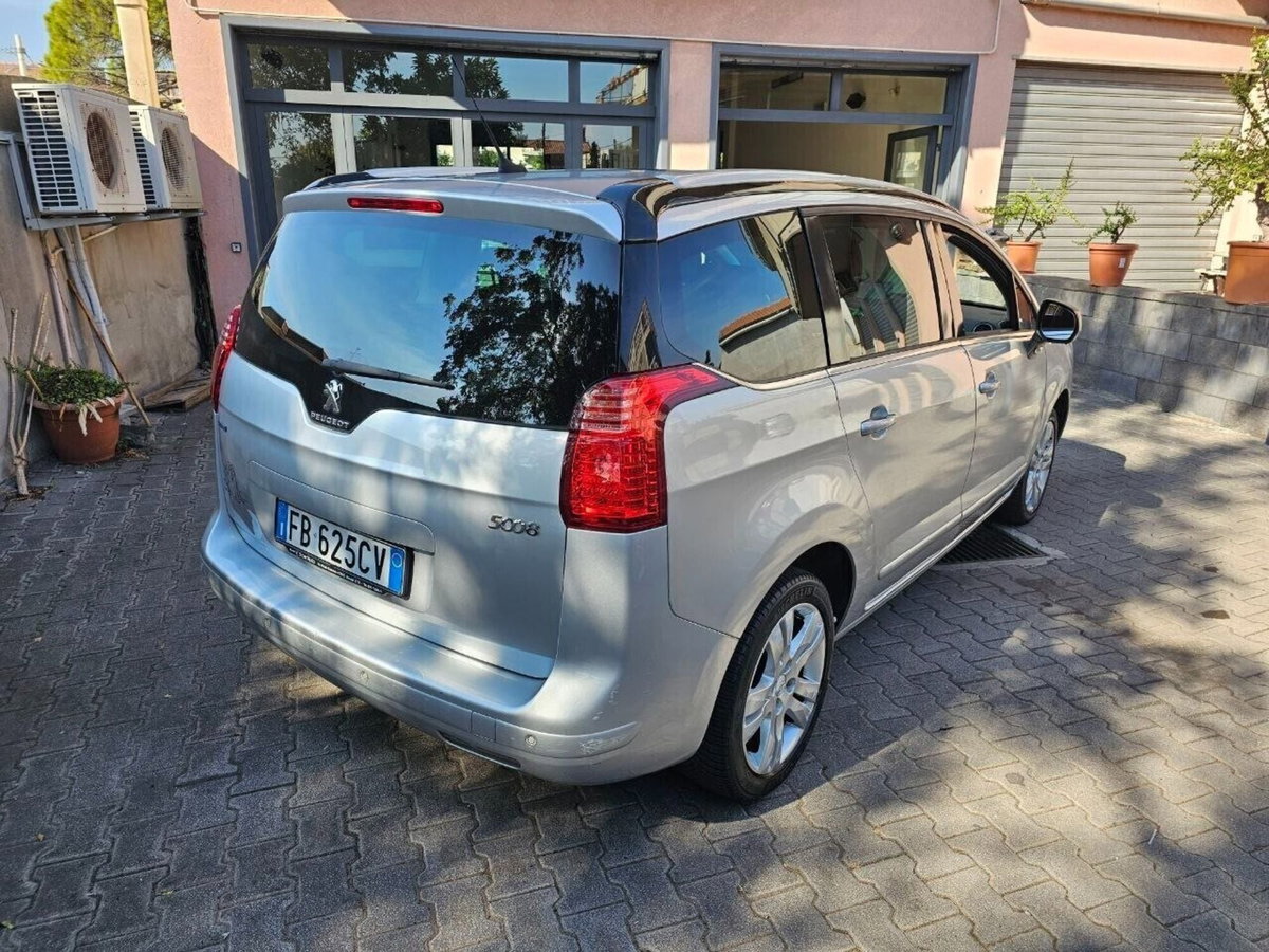 Peugeot 5008 BlueHDi 120 S&S Allure (3)