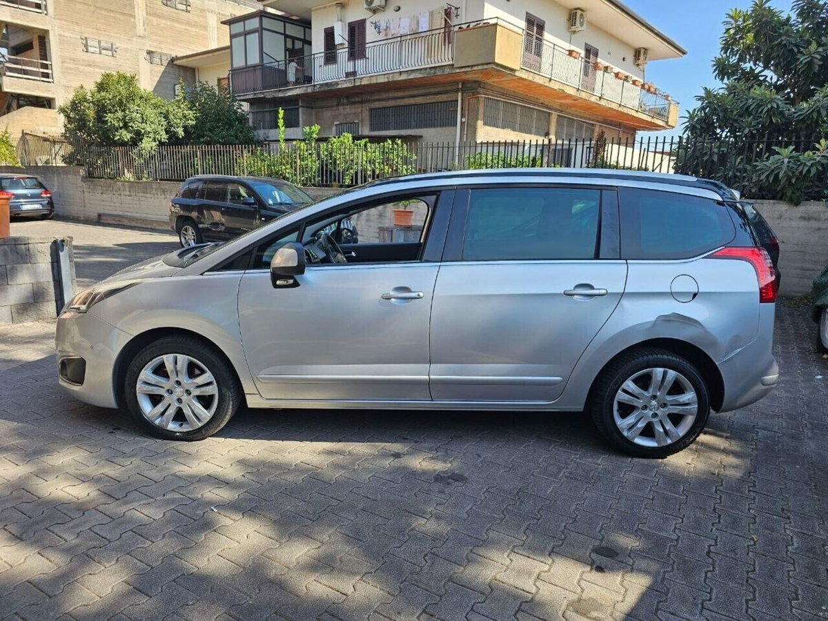 Peugeot 5008 BlueHDi 120 S&S Allure (5)