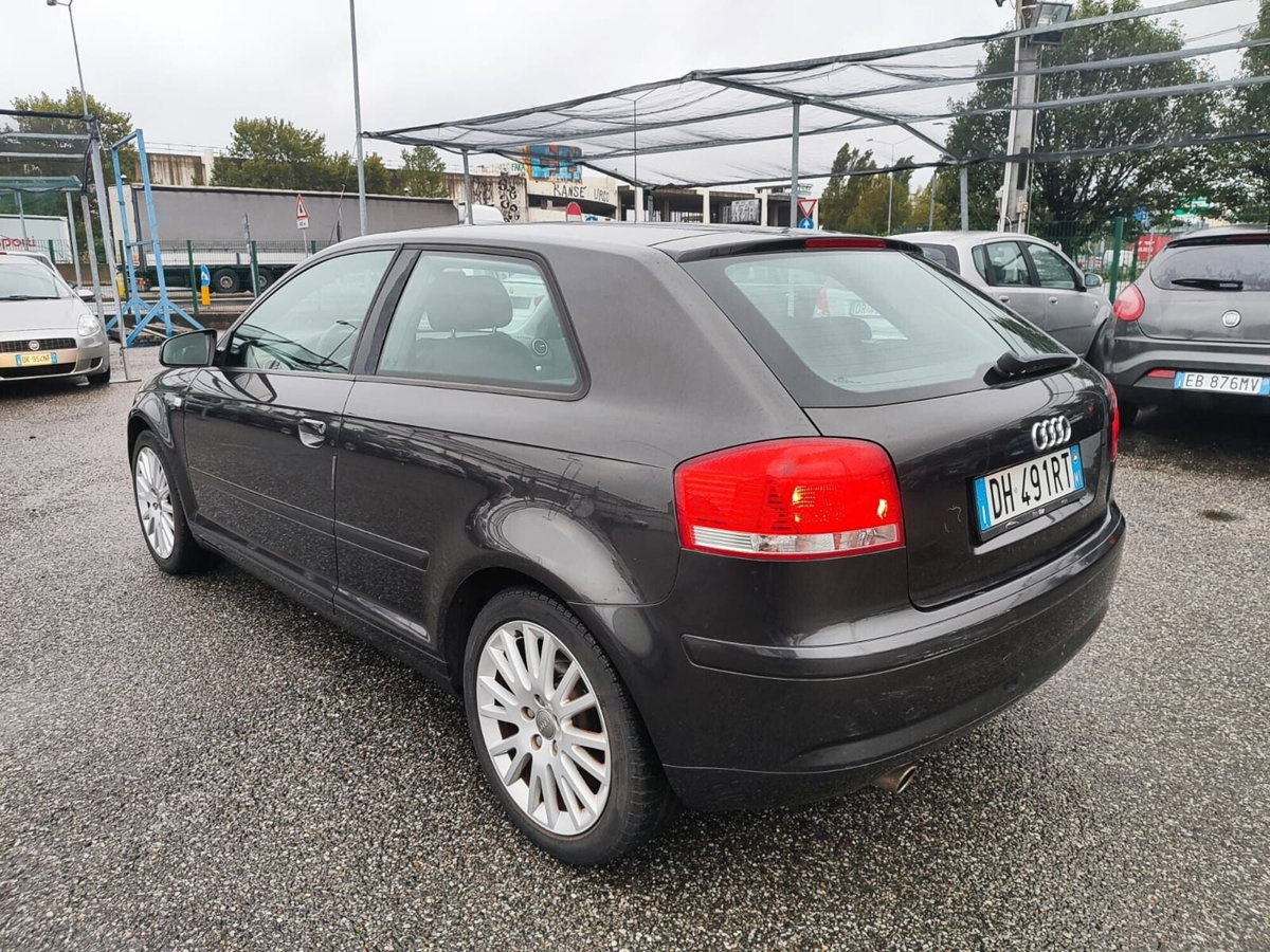 Audi A3 1.6 16V FSI Ambition (4)