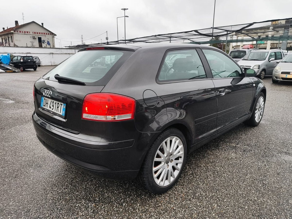 Audi A3 1.6 16V FSI Ambition (6)