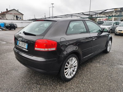 Audi A3 1.6 16V FSI Ambition (6)