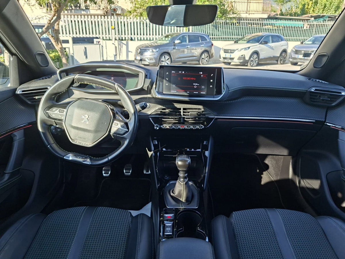 Peugeot 2008 BlueHDi 100 S&S GT Line (13)