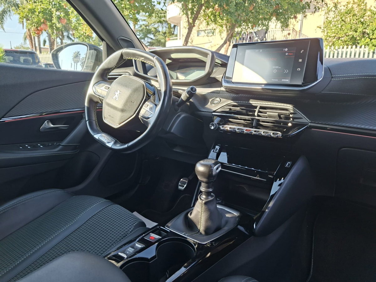 Peugeot 2008 BlueHDi 100 S&S GT Line (16)