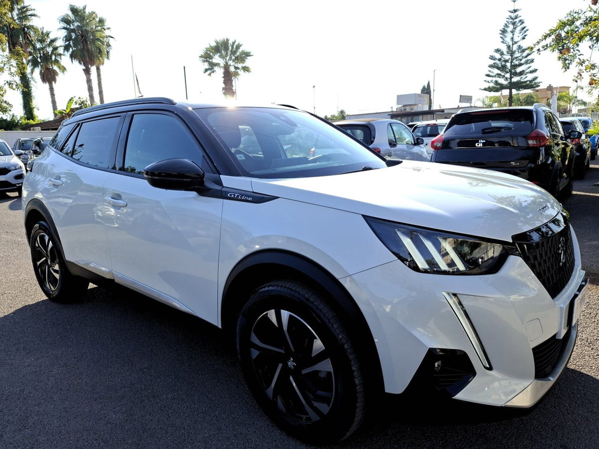 Peugeot 2008 BlueHDi 100 S&S GT Line (2)