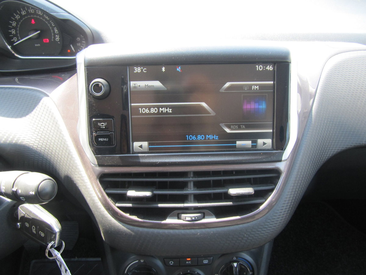 Peugeot 2008 VTi 82CV Allure (7)